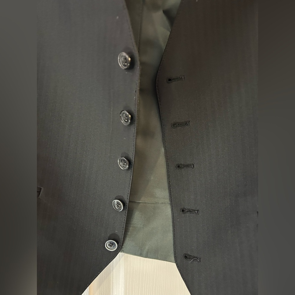 Men’s Three Piece Suit - Picture 4 of 7